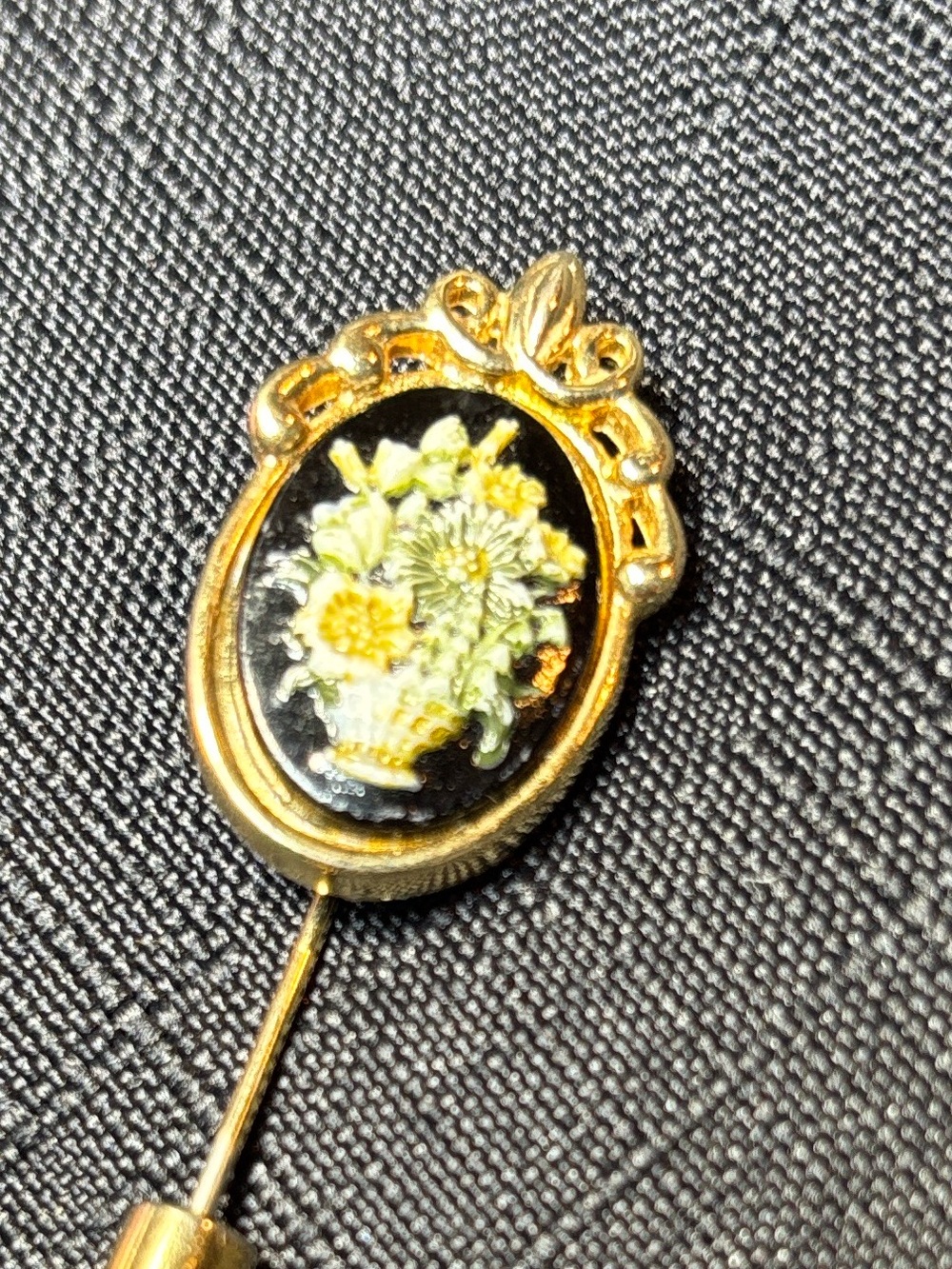 Stamped Whiting & Davis flowers brooch lapel pin black gold